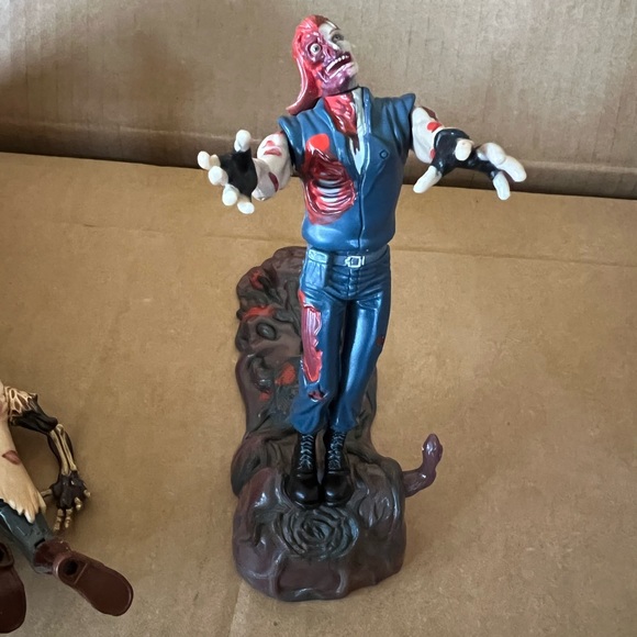 Resident Evil Lab Coat Zombie & Forest Speyer
Action Figures 1998 Toy Biz Capcom - Picture 6 of 6